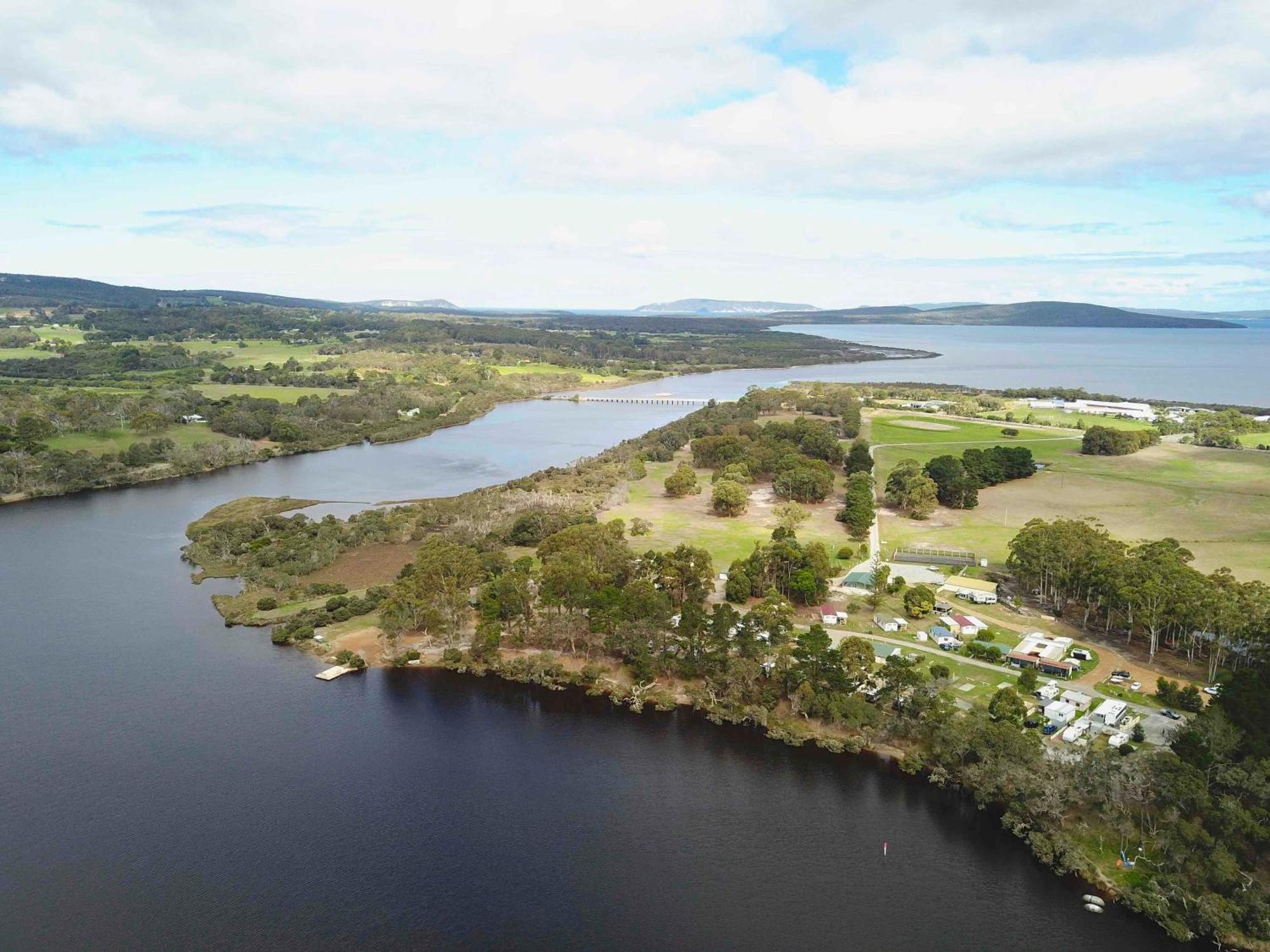 Kalgan River Chalets And Caravan Park Exterior photo